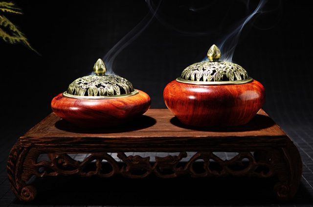 Đốt trầm hương miếng bằng phương pháp ủ nhiệt