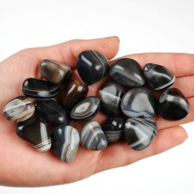 Đá mã não đen - tên tiếng anh là Black Agate