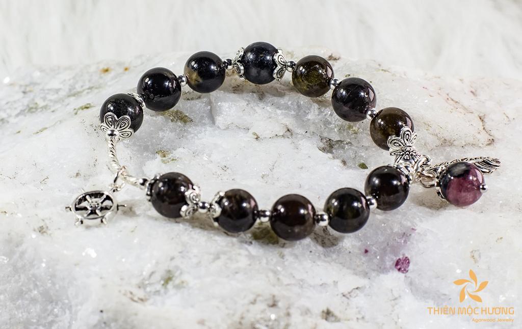 Cách nhận biết đá quý màu đen thế nào? 10 loại đẹp nhất 21 Đá Tourmaline Đen - Đá quý màu đen