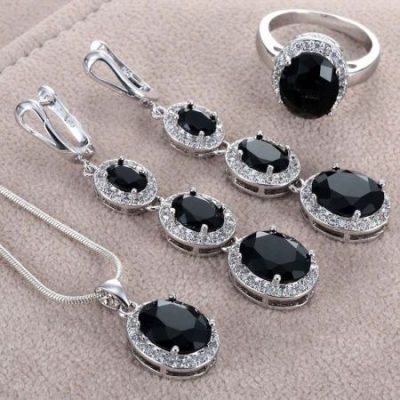 Cách nhận biết đá quý màu đen thế nào? 10 loại đẹp nhất 14 Trang sức đá sapphire đen