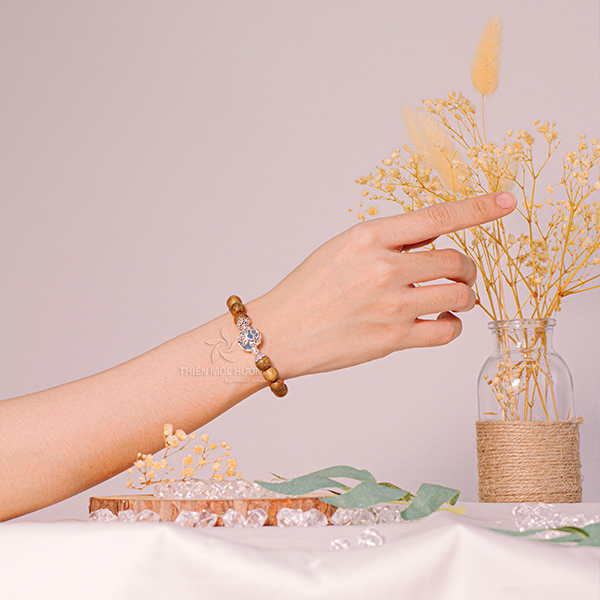 Vòng tay Trầm Hương Ngọc Châu Kim Đài