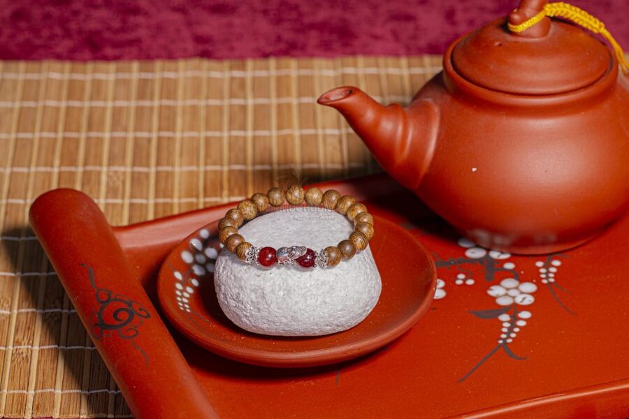 Các vật phẩm mang màu sắc hợp tuổi có thể mang lại may mắn, tài lộc, tăng vượng khí cho gia chủ.